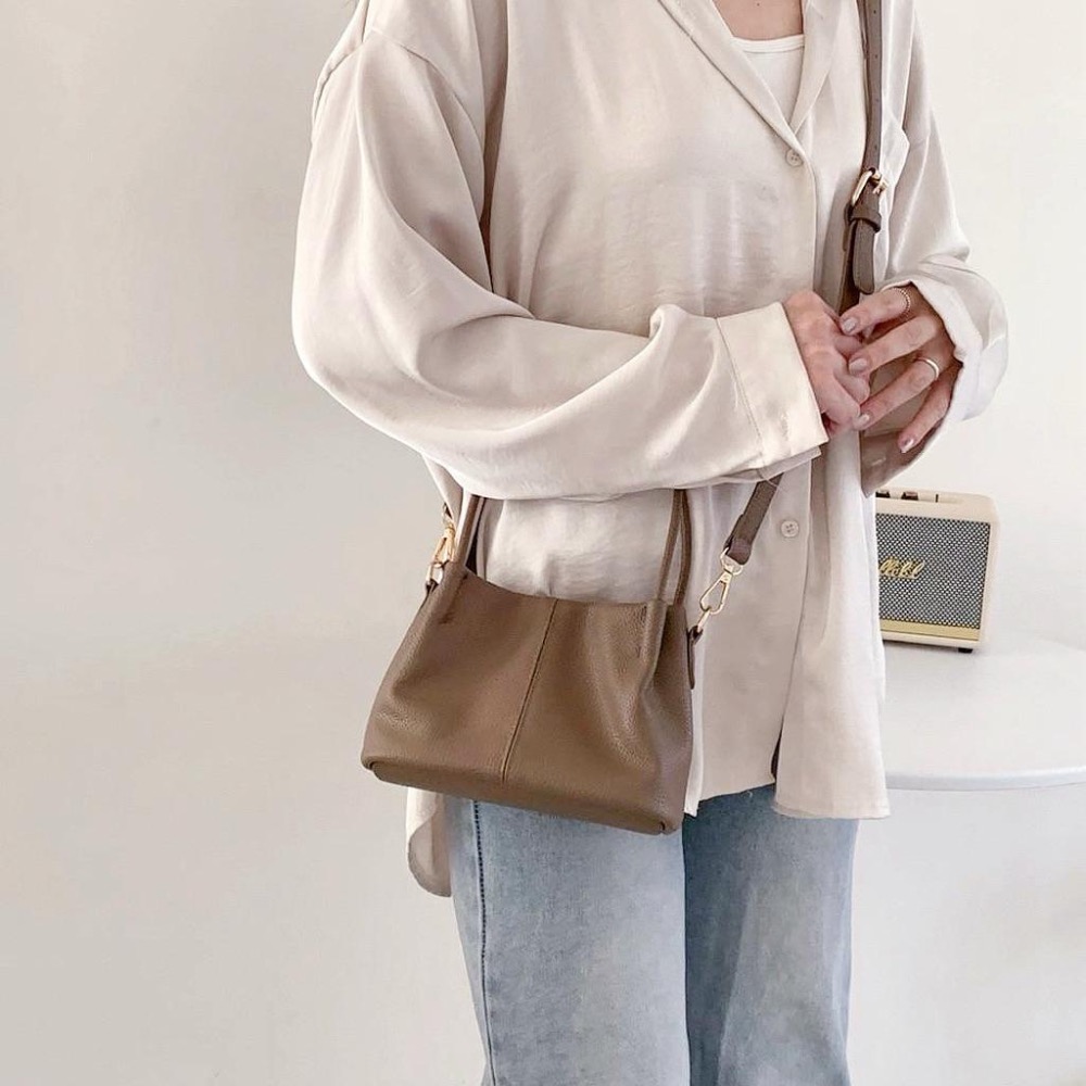 𝐖𝐚𝐘♡·現+預｜大推❤️‍🔥 質感𝐈𝐧𝐬風豆腐小方包 新色到 長夾可 荔枝紋 手提包 肩背包 實用小包 韓系包包✨-細節圖5