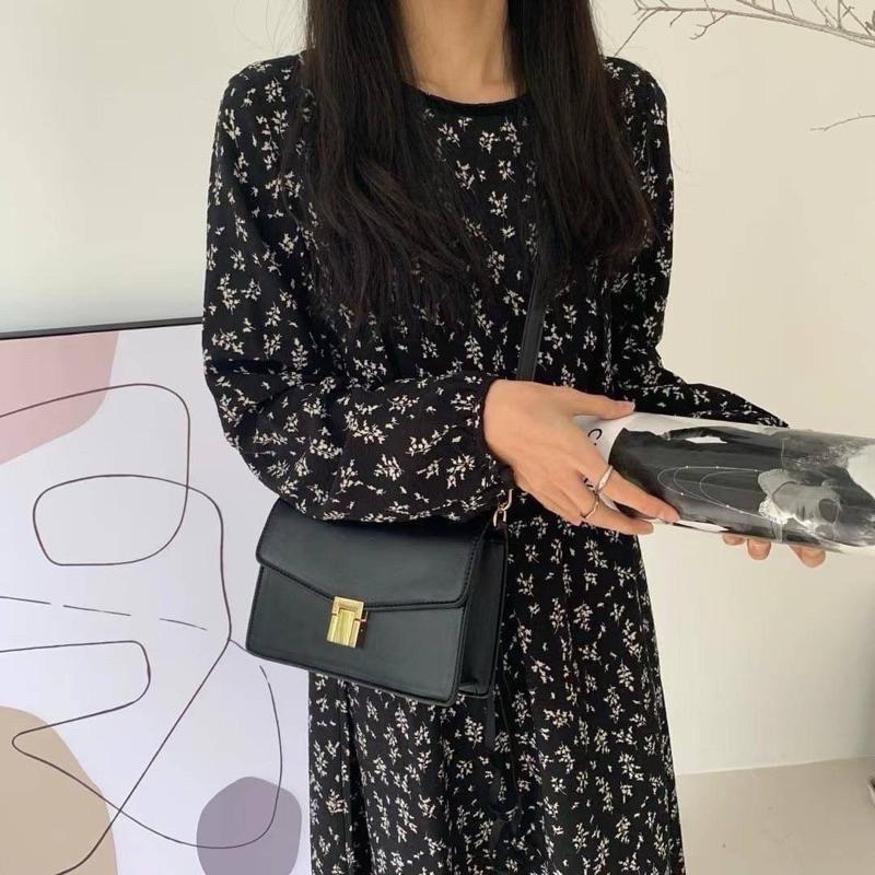 𝐖𝐚𝐘♡·現貨｜🇰🇷韓款ins風金釦豆腐小方包 簍空背帶 百搭不撞款  肩背包 信封包 女生包包✨-細節圖4