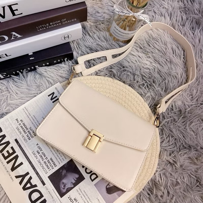 𝐖𝐚𝐘♡·現貨｜🇰🇷韓款ins風金釦豆腐小方包 簍空背帶 百搭不撞款  肩背包 信封包 女生包包✨-規格圖5