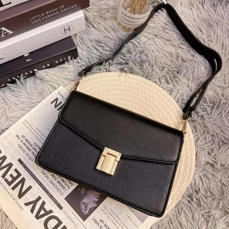 𝐖𝐚𝐘♡·現貨｜🇰🇷韓款ins風金釦豆腐小方包 簍空背帶 百搭不撞款  肩背包 信封包 女生包包✨-規格圖5