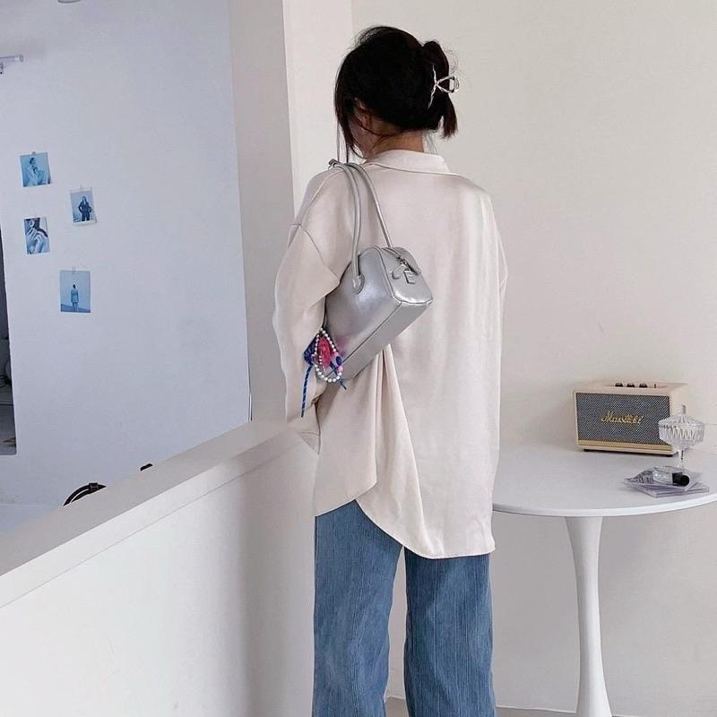 𝐖𝐚𝐘♡·現貨黑｜不能錯過的單品❣️韓系高質感反車線法棍包 大容量 保齡球包 肩背包 液下包 日常休閒 韓系包包✨-細節圖3