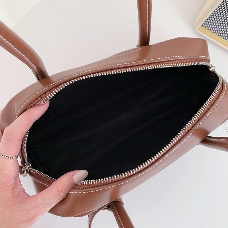 𝐖𝐚𝐘♡·現貨黑｜不能錯過的單品❣️韓系高質感反車線法棍包 大容量 保齡球包 肩背包 液下包 日常休閒 韓系包包✨-細節圖9