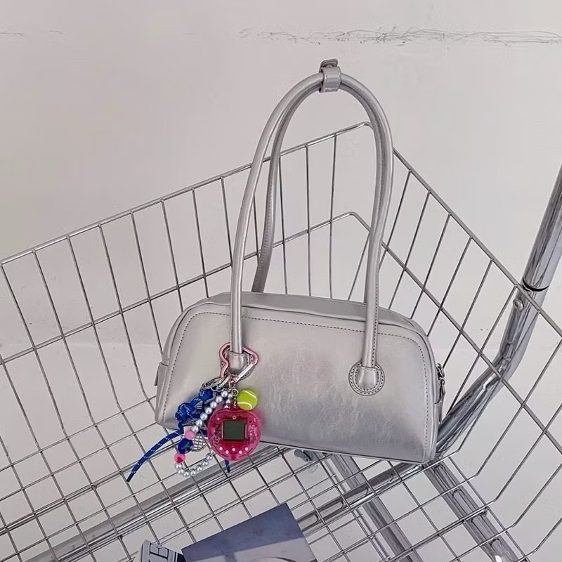 𝐖𝐚𝐘♡·現貨黑｜不能錯過的單品❣️韓系高質感反車線法棍包 大容量 保齡球包 肩背包 液下包 日常休閒 韓系包包✨-規格圖9