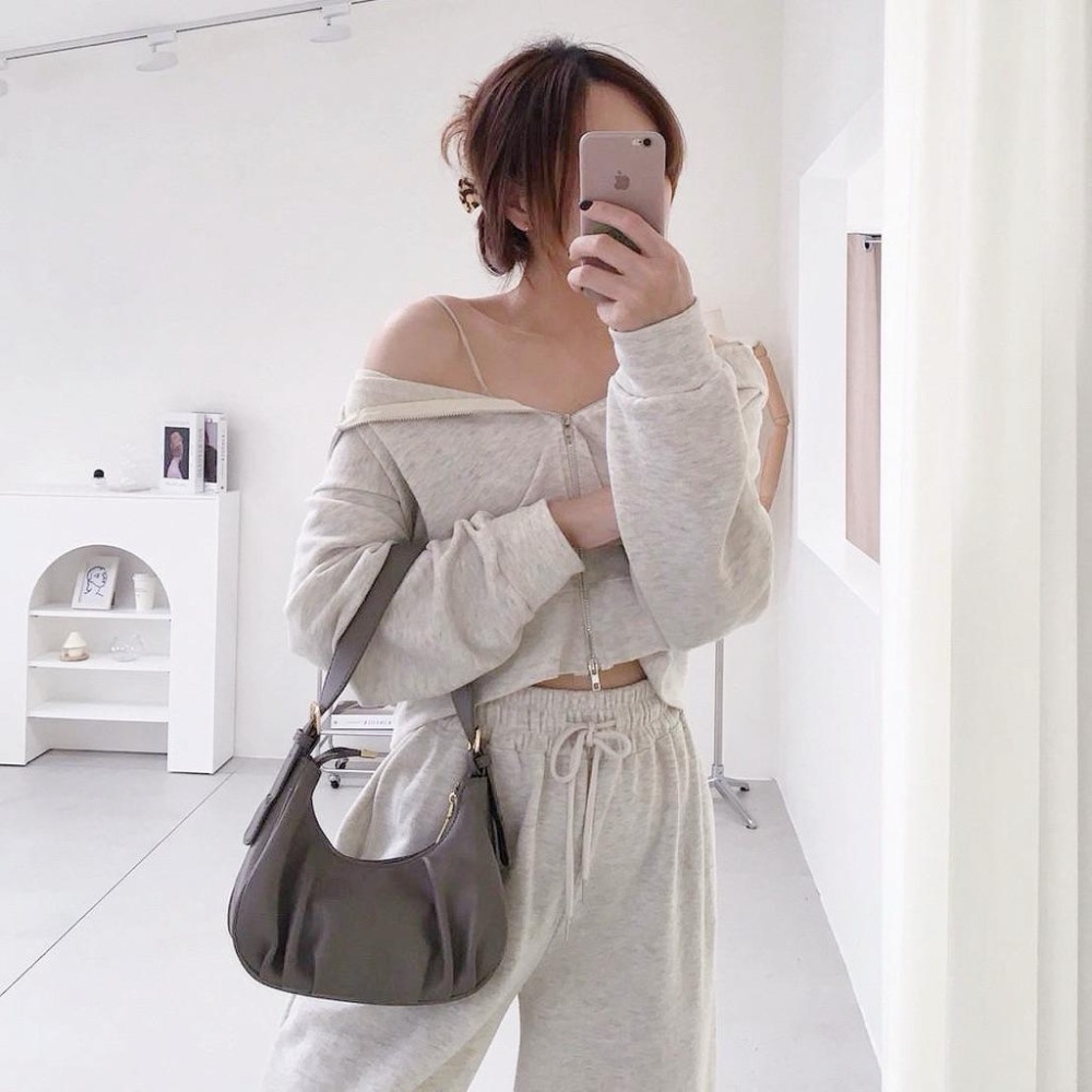 𝐖𝐚𝐘♡·現+預｜🔥熱銷爆款皺摺雲朵肩背包 半月包 手提包 液下包 單肩包 皺摺包 餃子包✨-細節圖3