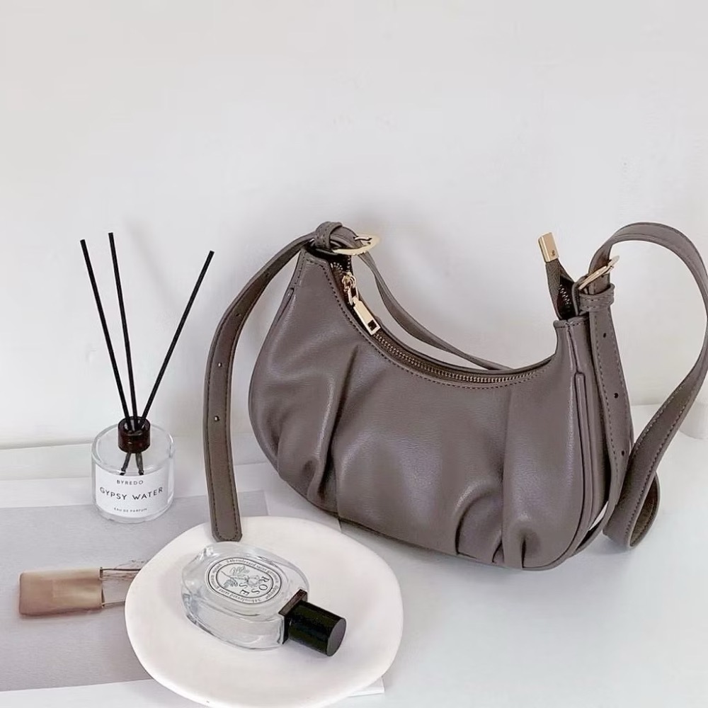 𝐖𝐚𝐘♡·現+預｜🔥熱銷爆款皺摺雲朵肩背包 半月包 手提包 液下包 單肩包 皺摺包 餃子包✨-規格圖9