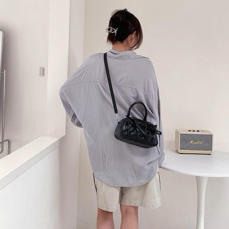 𝐖𝐚𝐘♡·現貨白｜陪妳可可愛愛♡ 雙口袋蝴蝶結造型波士頓包 長夾可放 手提包 肩背包 保齡球包 斜跨包 韓系包✨-細節圖2