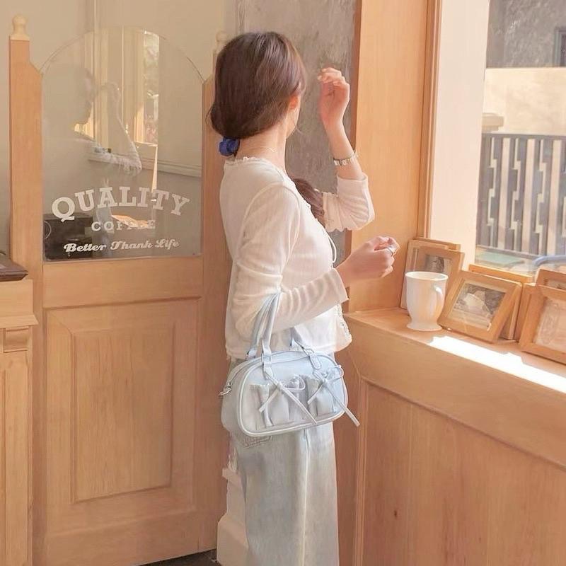 𝐖𝐚𝐘♡·現貨白｜陪妳可可愛愛♡ 雙口袋蝴蝶結造型波士頓包 長夾可放 手提包 肩背包 保齡球包 斜跨包 韓系包✨-細節圖6