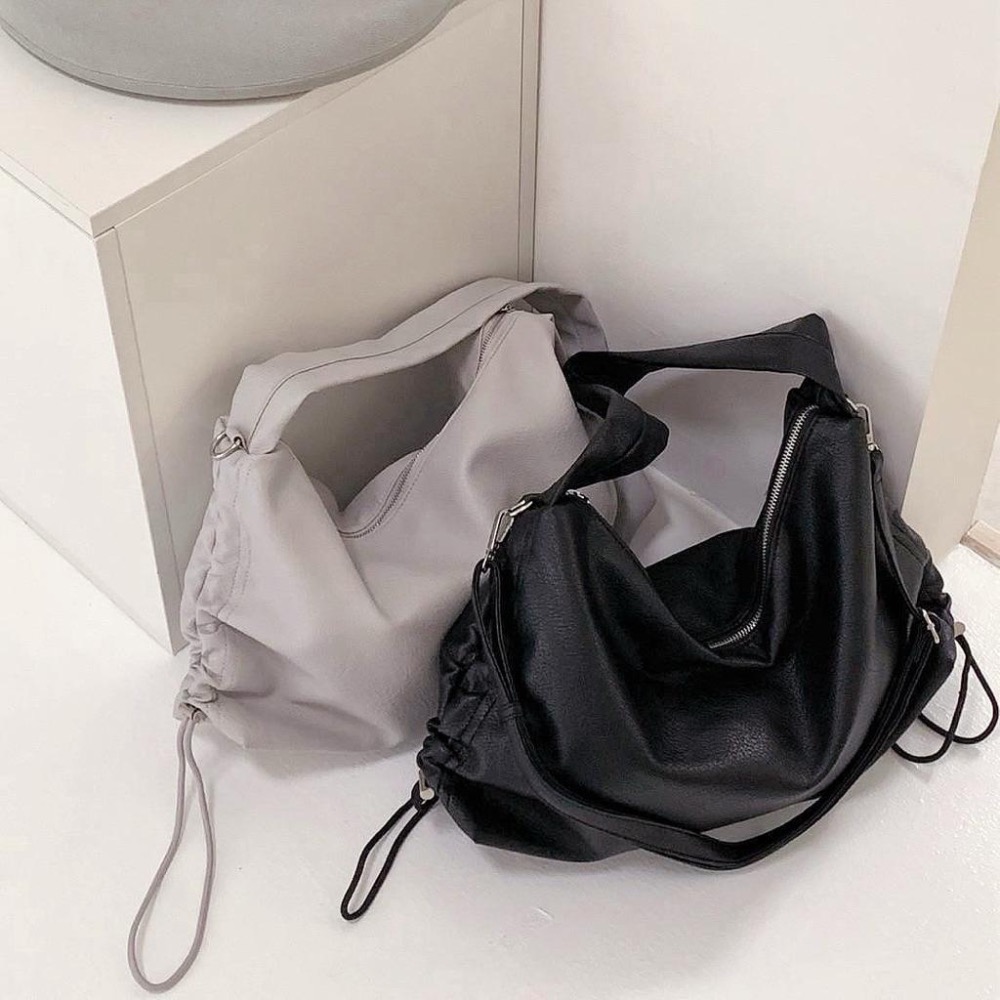 𝐖𝐚𝐘♡·現+預｜大推❤️‍🔥自訂款韓系大容量抓皺拉繩肩背包 單肩包 液下包 斜跨包 束口包 韓系包包✨-細節圖6