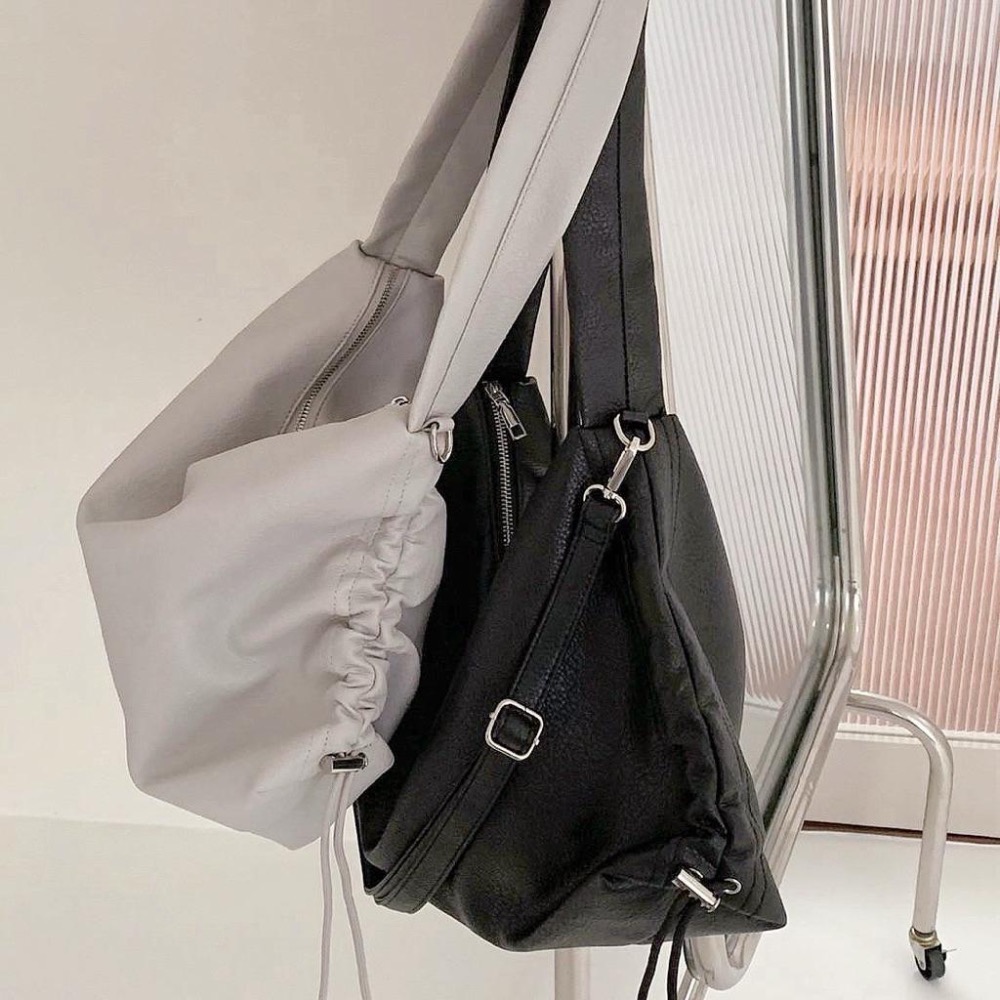 𝐖𝐚𝐘♡·現+預｜大推❤️‍🔥自訂款韓系大容量抓皺拉繩肩背包 單肩包 液下包 斜跨包 束口包 韓系包包✨-細節圖7