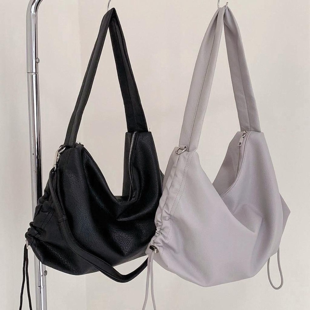 𝐖𝐚𝐘♡·現+預｜大推❤️‍🔥自訂款韓系大容量抓皺拉繩肩背包 單肩包 液下包 斜跨包 束口包 韓系包包✨-細節圖8