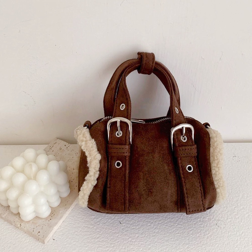 𝐖𝐚𝐘♡·現+預｜𝑈𝐶𝐺風羊羔毛滾邊麂皮圓筒包 手提包 單肩包 肩背包 斜跨包 小廢包 通勤包 波士頓包✨-規格圖9