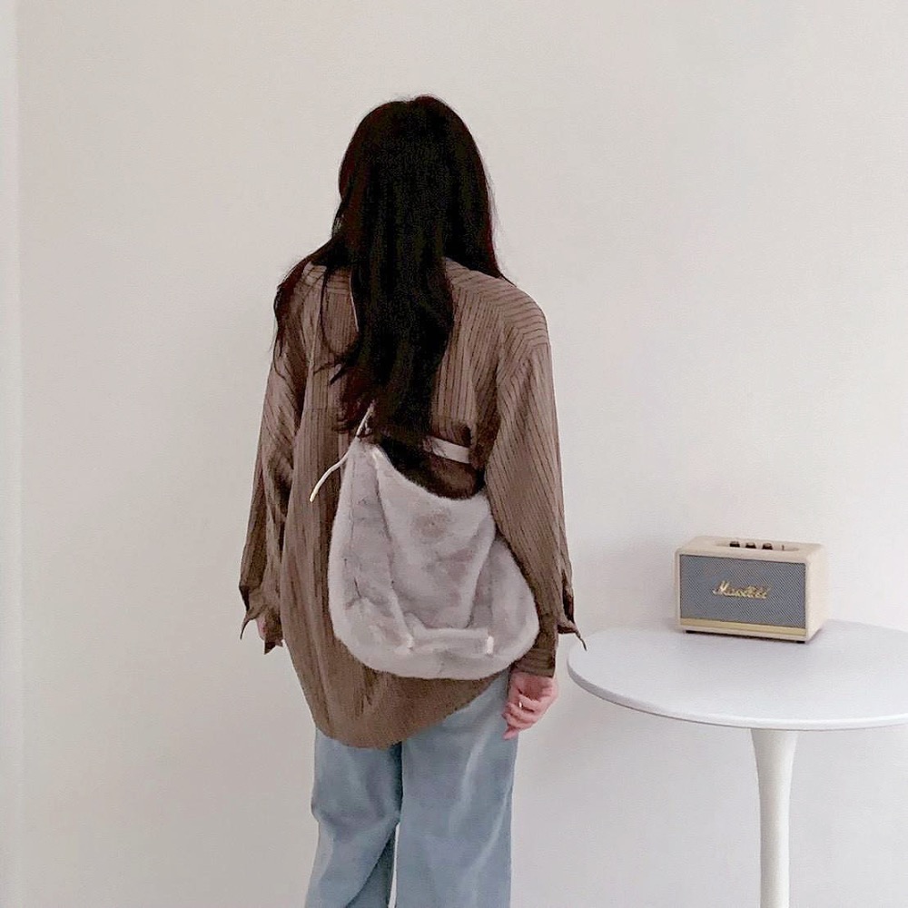 𝐖𝐚𝐘♡·現+預｜韓系軟萌絨毛半月肩背包🐰 手提包 單肩包 肩背包 液下包 半月包 毛毛包 通勤包 韓系包包✨-細節圖3