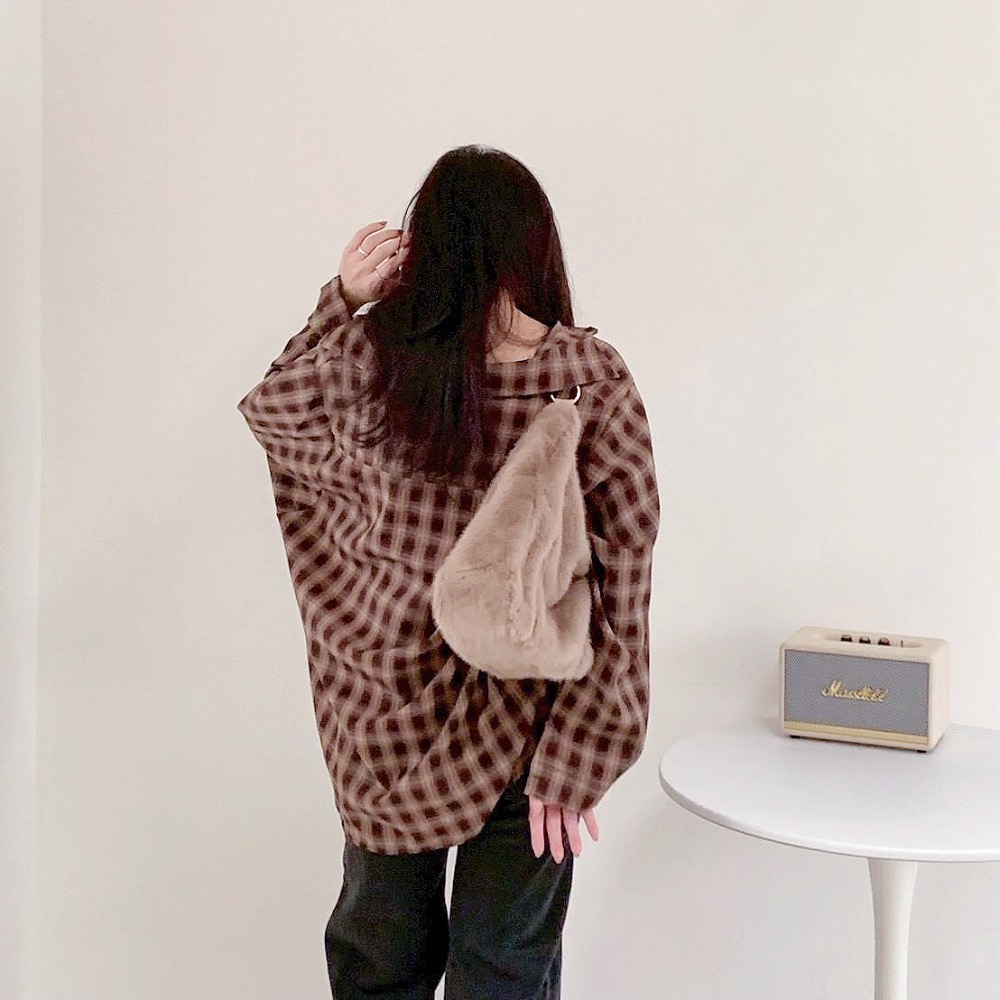 𝐖𝐚𝐘♡·現+預｜韓系軟萌絨毛半月肩背包🐰 手提包 單肩包 肩背包 液下包 半月包 毛毛包 通勤包 韓系包包✨-細節圖4