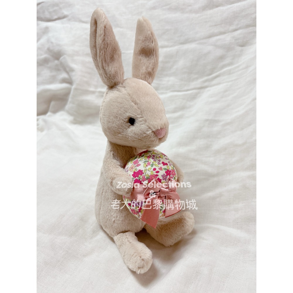 抱著蝴蝶結彩蛋的兔子娃娃