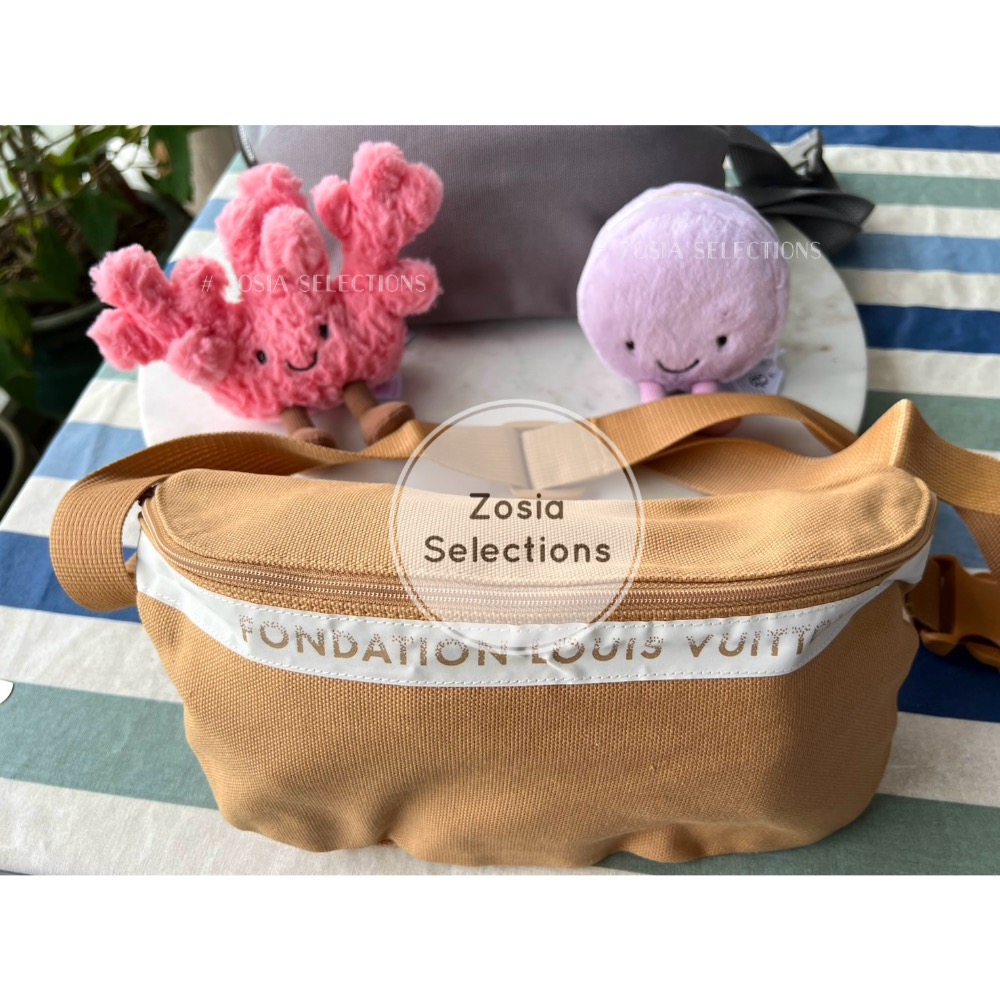 🇫🇷法國 LV基金會-斜跨包 休閒單肩包 斜背包 胸包 不分男女 Fondation Louis Vuitton紀念-細節圖5