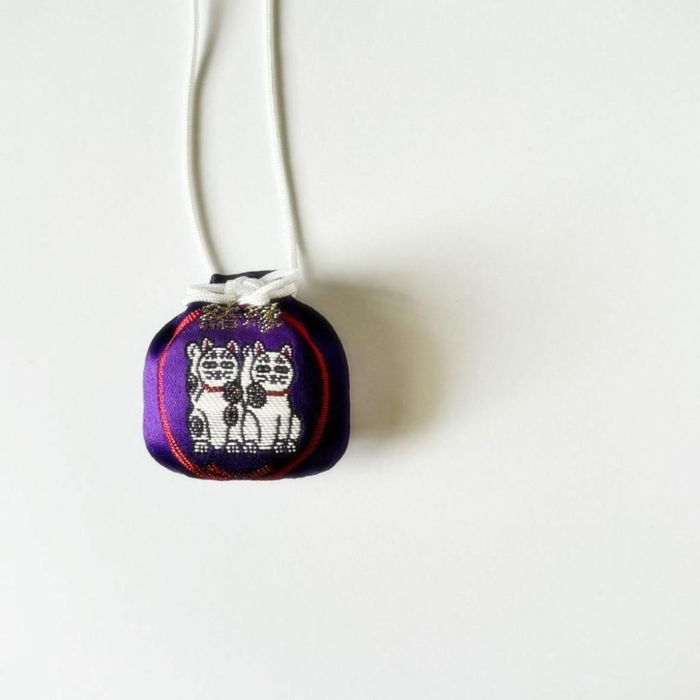 今戸神社｜𝗜𝗺𝗮𝗱𝗼 𝗝𝗶𝗻𝗷𝗮 招き猫 縁結御守 お守り 今戶神社 招財貓 結緣御守 紫色 淺草 東京-細節圖3