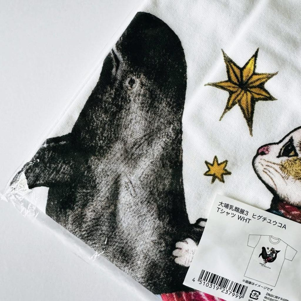 ヒグチユウコ｜𝗛𝗶𝗴𝘂𝗰𝗵𝗶 𝗬𝘂𝗸𝗼 大哺乳類展𝟯 樋口裕子大哺乳類展𝗧-𝗦𝗵𝗶𝗿𝘁 騎在鯨魚身上的𝗕𝗢𝗥𝗜𝗦 白色-細節圖8