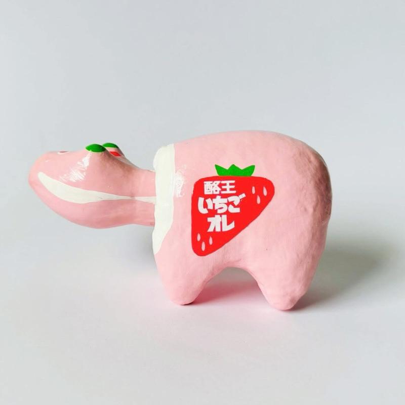 白河だるま総本舗 𝘅 酪王協同乳業株式会社 酪王いちごオレべこ 白河達磨總本鋪 酪王草莓歐蕾部子 赤部子 𝗔𝗞𝗔𝗕𝗘𝗞𝗢-細節圖2