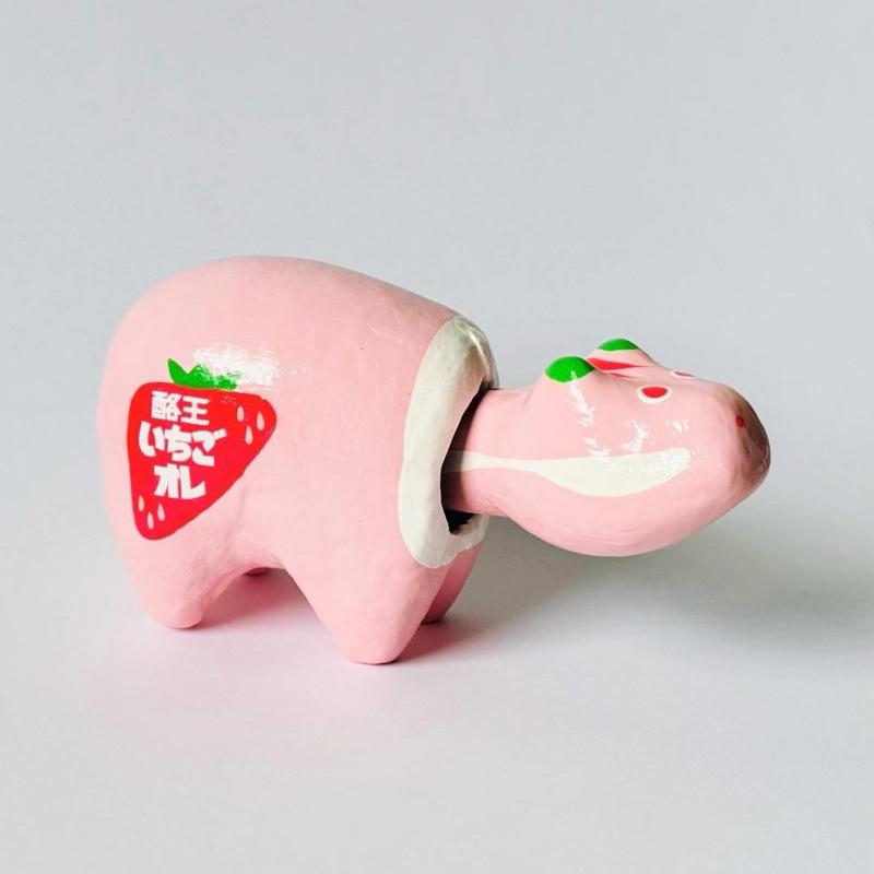 白河だるま総本舗 𝘅 酪王協同乳業株式会社 酪王いちごオレべこ 白河達磨總本鋪 酪王草莓歐蕾部子 赤部子 𝗔𝗞𝗔𝗕𝗘𝗞𝗢-細節圖5