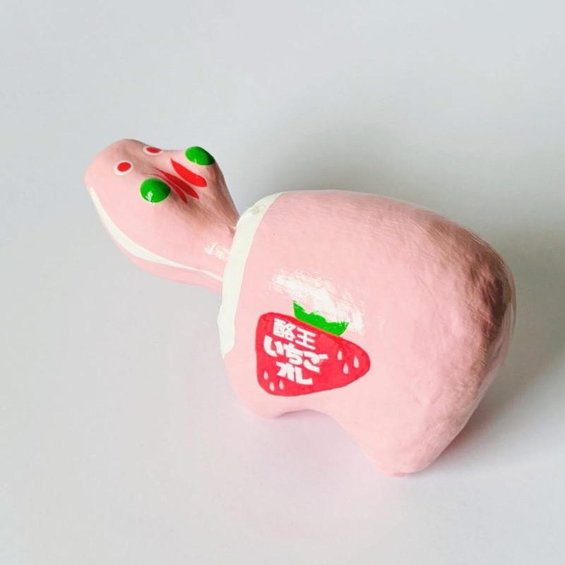 白河だるま総本舗 𝘅 酪王協同乳業株式会社 酪王いちごオレべこ 白河達磨總本鋪 酪王草莓歐蕾部子 赤部子 𝗔𝗞𝗔𝗕𝗘𝗞𝗢-細節圖6