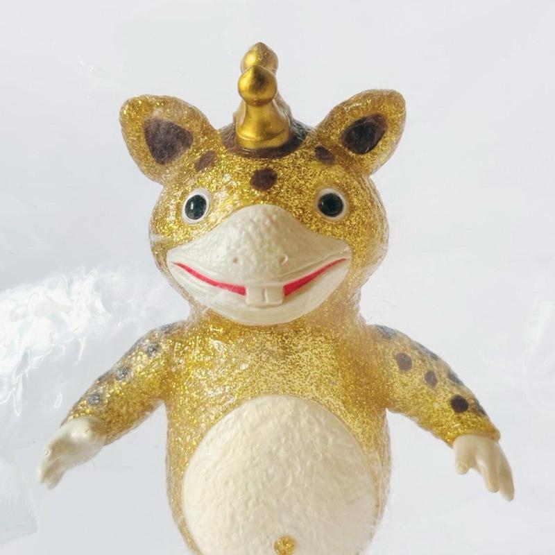 𝗠𝗔𝗫 𝗧𝗢𝗬 ミニソフビ怪獣倉庫シリーズ 快獣ブースカ 𝗢𝗻𝗲 𝘂𝗽限定 快獸 布斯卡 金色亮粉透明 圓谷 怪獸 軟膠-細節圖2