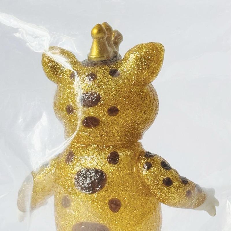 𝗠𝗔𝗫 𝗧𝗢𝗬 ミニソフビ怪獣倉庫シリーズ 快獣ブースカ 𝗢𝗻𝗲 𝘂𝗽限定 快獸 布斯卡 金色亮粉透明 圓谷 怪獸 軟膠-細節圖8