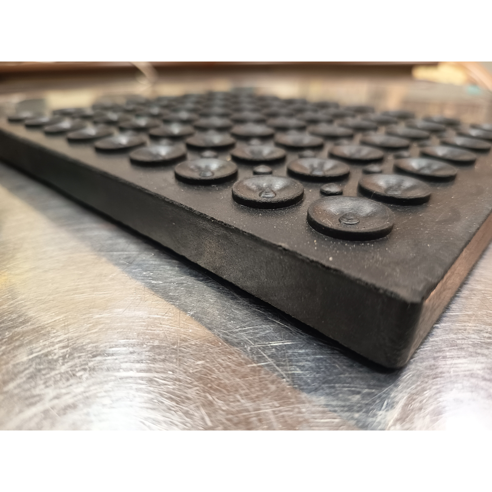 橡膠方型防震墊 橡膠墊 橡膠防震墊 減震板 減震墊  可重物耐壓 是用冰箱 洗衣機 馬達 車輛輾壓-細節圖3