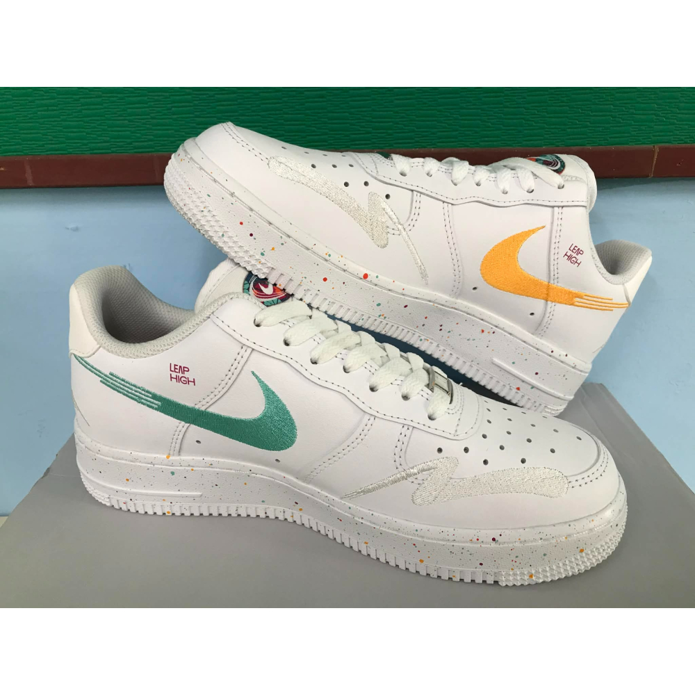 【大腳福利社】Nike Wmns Air Force 1 ＇07 LX wmns us7.5 (24.5cm)-細節圖2