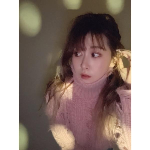 【現貨】MiaoMiao Korea 厚實保暖 高領破洞流蘇針織上衣 冬季 東大門 正韓代購-細節圖4