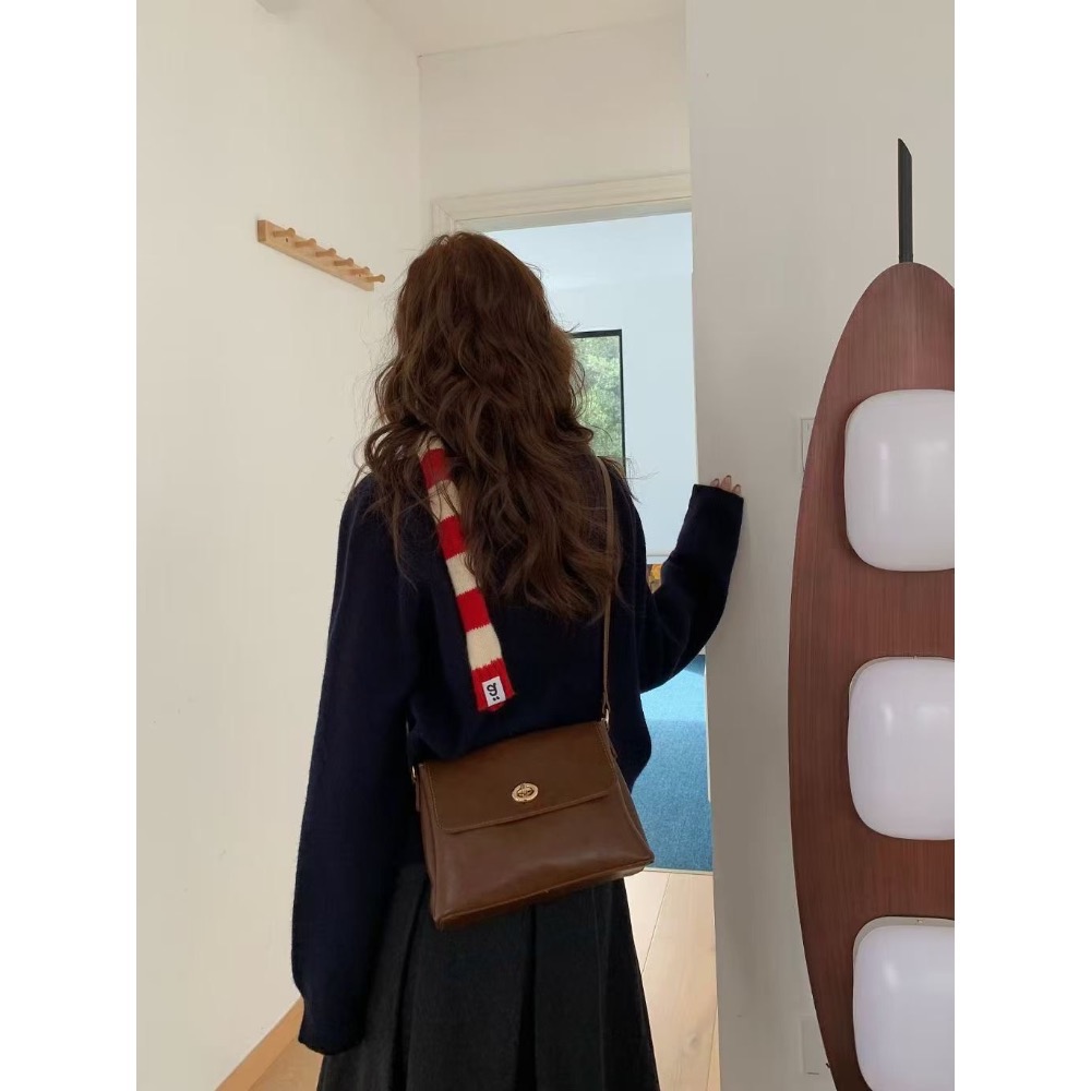 MiaoMiao Korea 絕美復古風💝 復古金釦油蠟皮方包 秋冬 東大門 正韓代購-細節圖6