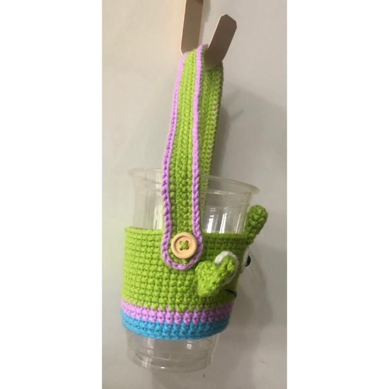 JoJo愛編織 三眼怪編織飲料提袋★飲料提袋★純手工 毛線編織 三眼怪環保飲料提袋 杯套 杯袋 手工編織杯套-細節圖2