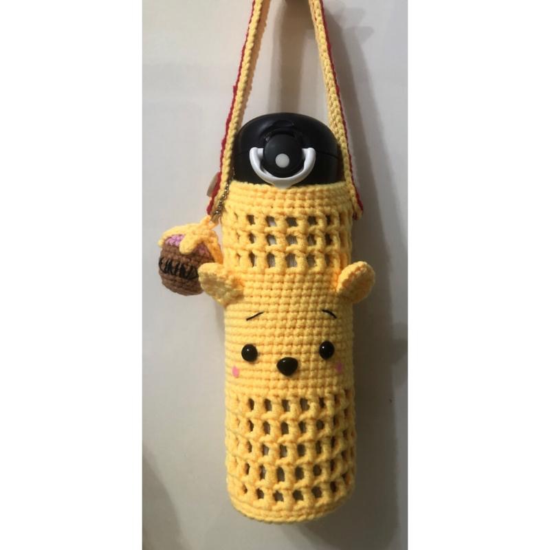 JoJo愛編織 飲料提袋 保溫杯提袋★屹耳 龍貓 Tata 維尼 蛋黃歌米奇★純手工 毛線編織 保溫瓶套 保溫杯套 杯套-細節圖6