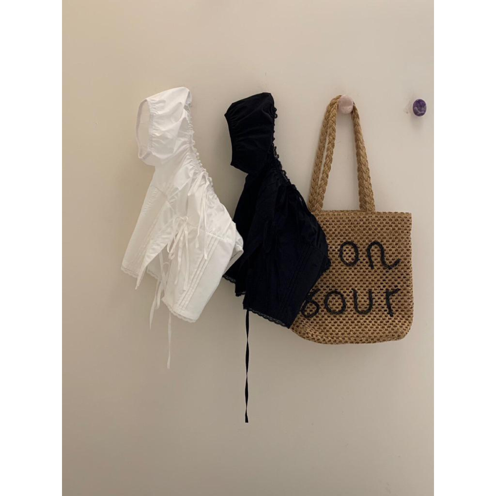 【Swan＇s room】現貨24小時內出貨 新增尺寸🥳 自留款 韓系 泡泡袖綁帶上衣  (2colors)-細節圖7