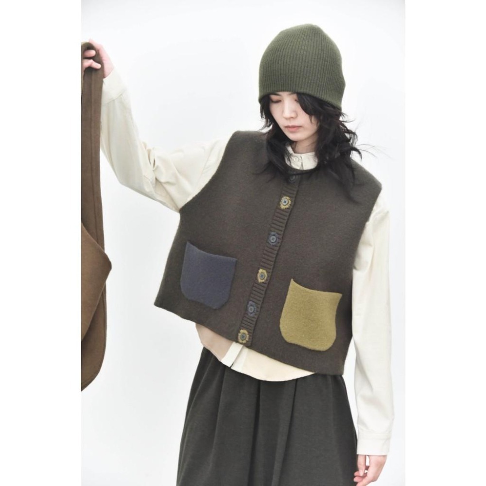 撞色手工扣眼針織背心 小眾設計雙口袋馬甲 *3色 | kukuta-細節圖7