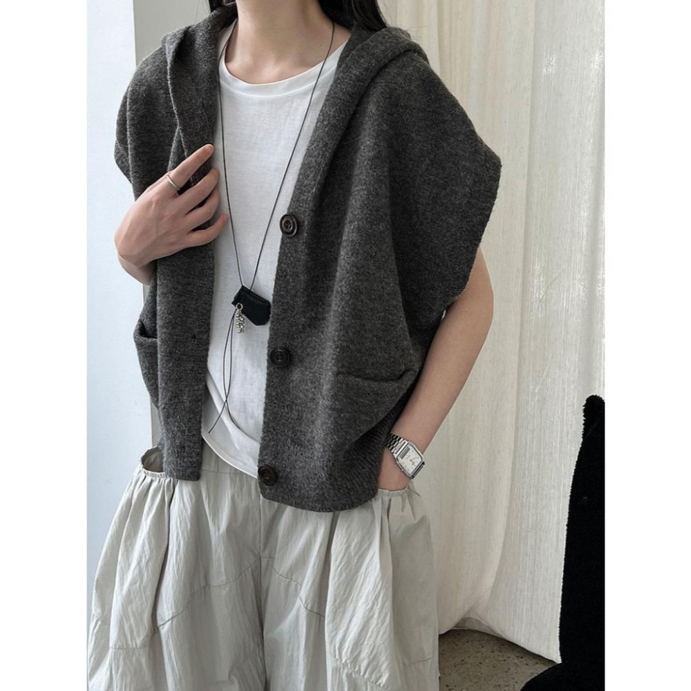 現+預 休閒穿搭 寬鬆連帽針織背心 短版疊穿馬甲 *4色 | kukuta-細節圖4