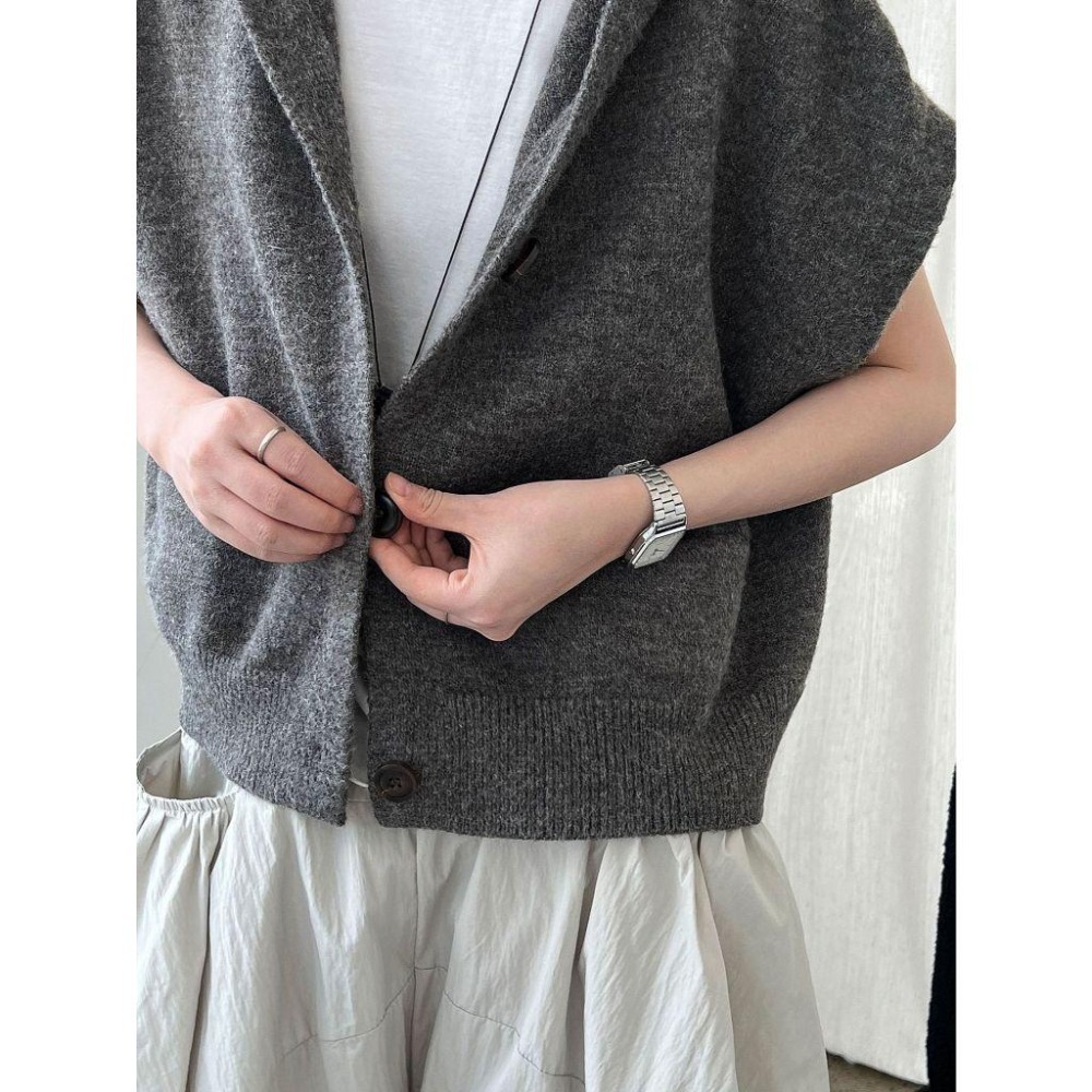 現+預 休閒穿搭 寬鬆連帽針織背心 短版疊穿馬甲 *4色 | kukuta-細節圖6