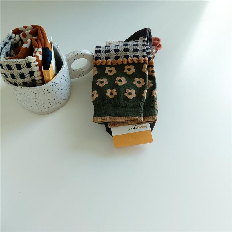 現+預 正韓🇰🇷 立體拼色花朵中筒襪 kikiyasocks棉襪 *4色 | kukuta-細節圖2