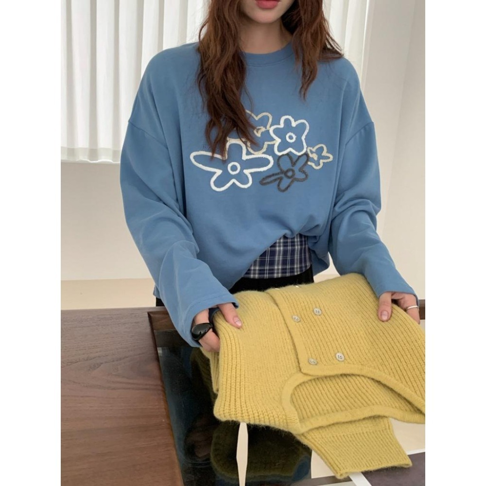 休閒百搭 圓領刺繡短版T 花朵設計上衣 *2色 | kukuta-細節圖2