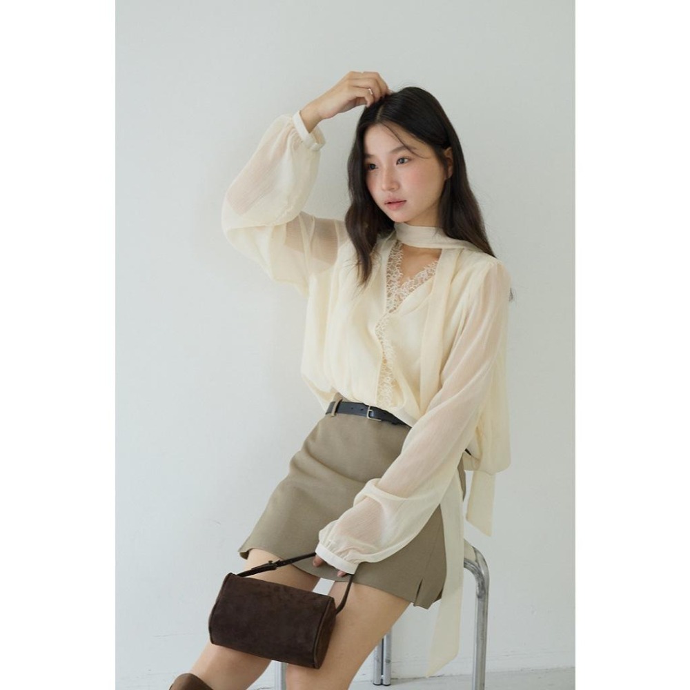 約會出遊 蕾絲V領飄帶上衣 短版氣質透膚襯衫 *2色 | kukuta-細節圖6
