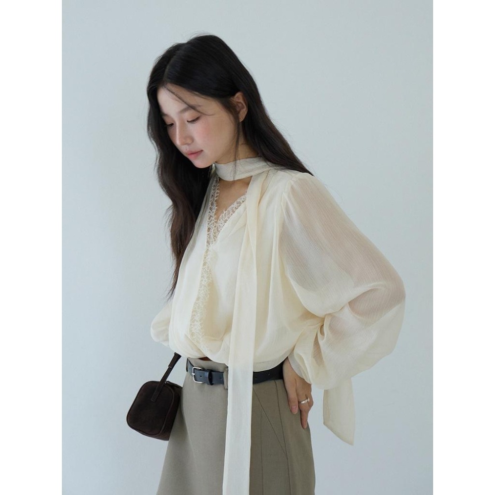 約會出遊 蕾絲V領飄帶上衣 短版氣質透膚襯衫 *2色 | kukuta-細節圖7