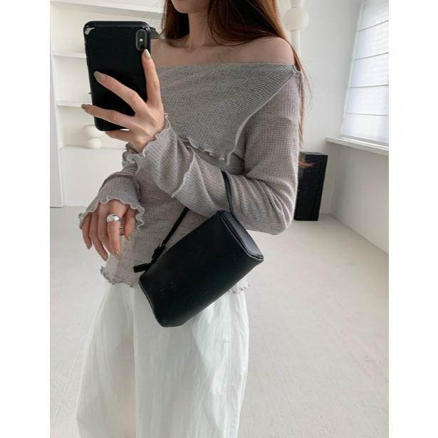 現貨 一字肩木耳花邊微透上衣*2色 | kukuta-細節圖6