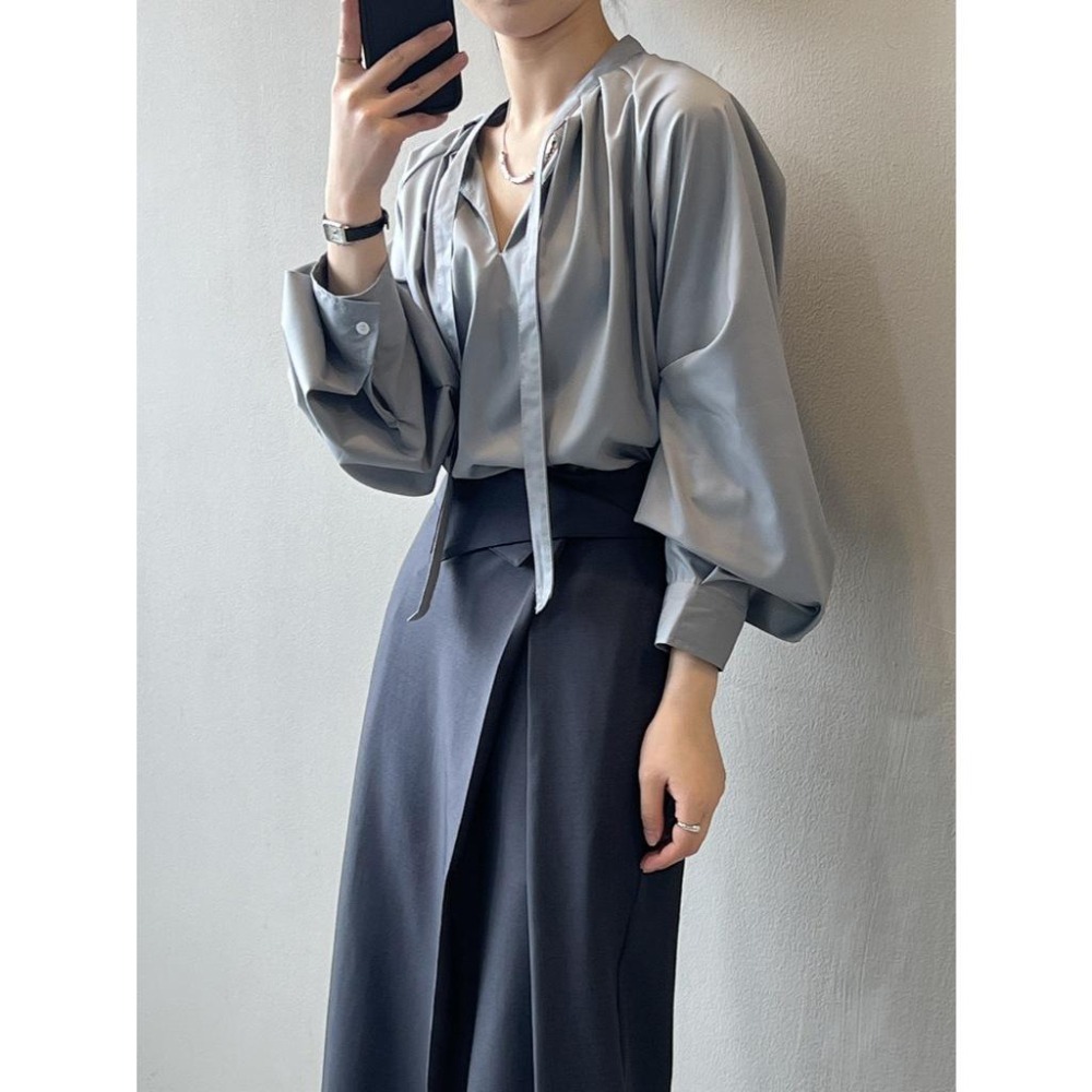 現+預 法式氣質V領系帶上衣*2色 | kukuta-細節圖7