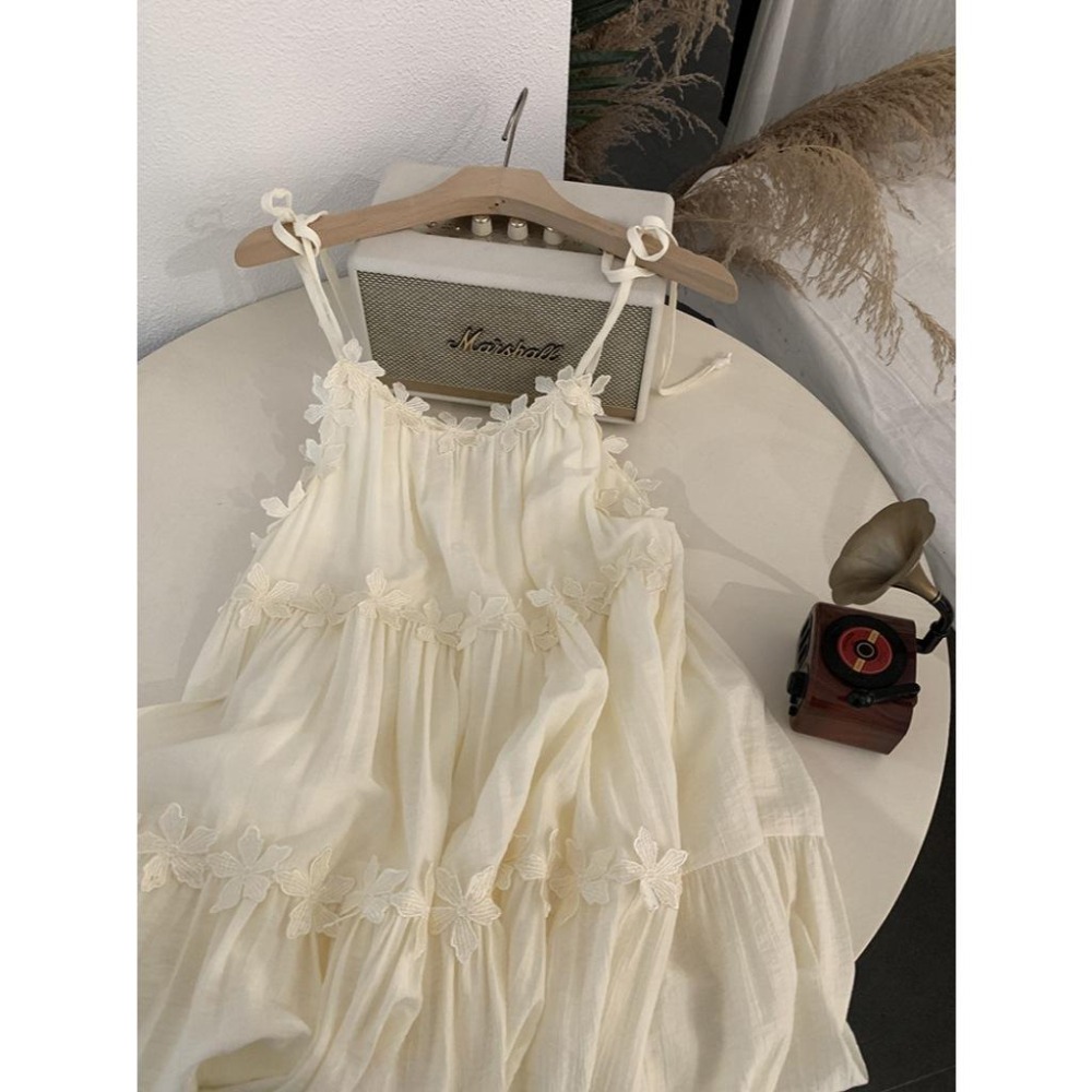 現貨 度假風立體花朵吊帶裙*2色 | kukuta-細節圖3