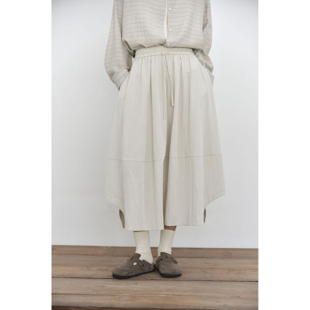 日系極簡設計半身裙 缺口下擺垂順版型 寬鬆山系長裙 *3色 | kukuta-細節圖4