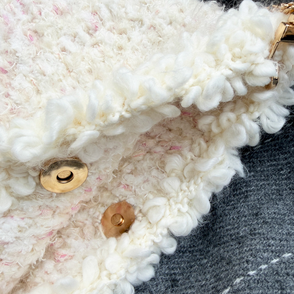 《姿物所》【羊毛毛手機包】象牙白粉・手機包/小金球包/手工編織包-細節圖7