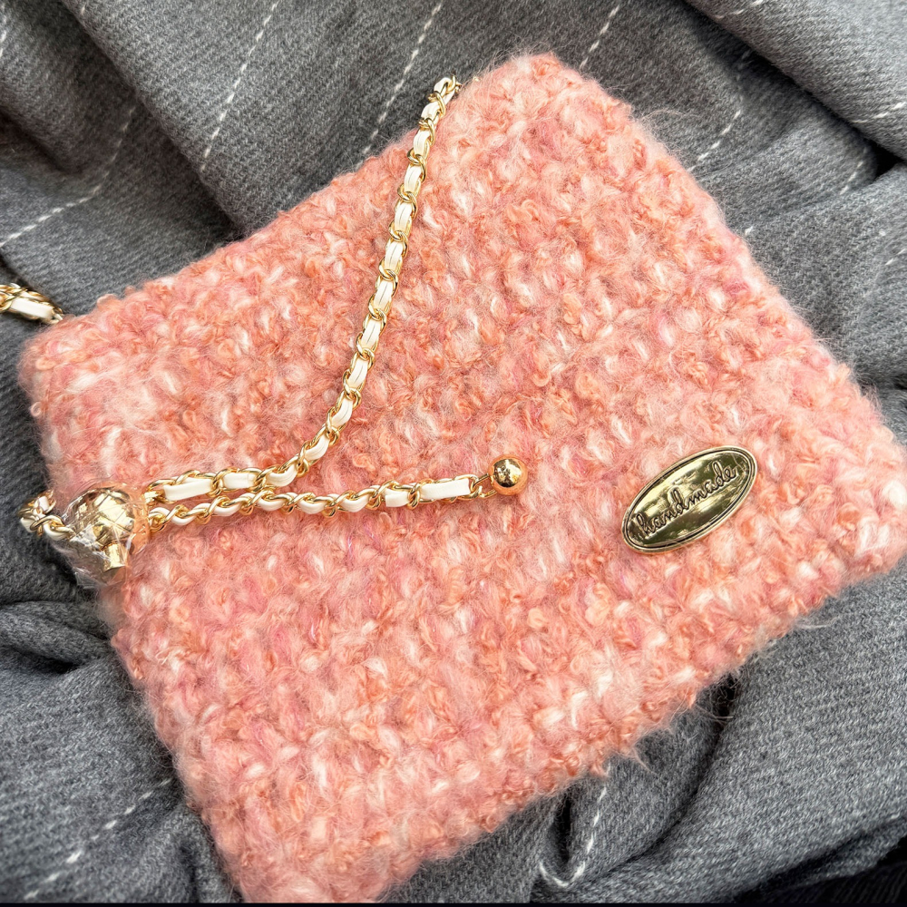 《姿物所》【羊毛毛手機包】珊瑚粉毛毛・手機包/小金球包/手工編織包-細節圖6