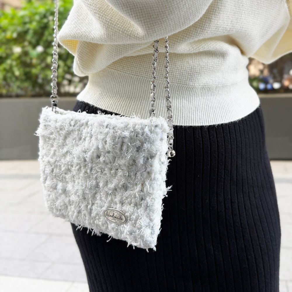 《姿物所》【毛毛手機包】銀白毛毛・手機包/小金球包/手工編織包-細節圖5