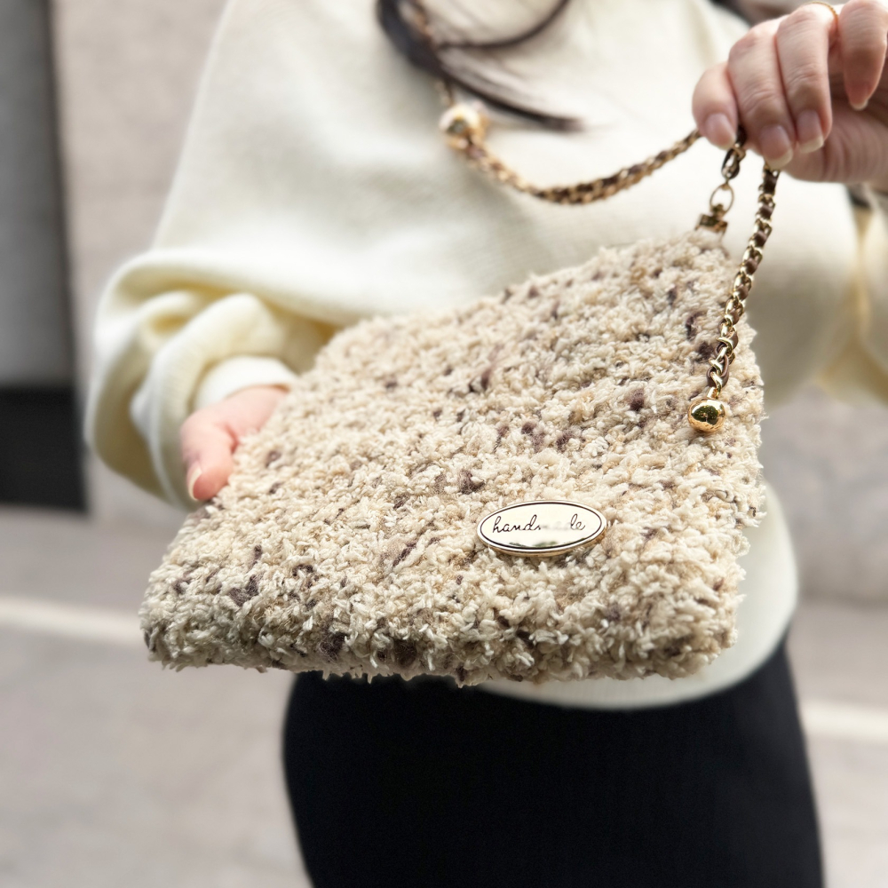 《姿物所》【羊毛毛手機包】提拉米蘇・手機包/小金球包/手工編織包-細節圖2