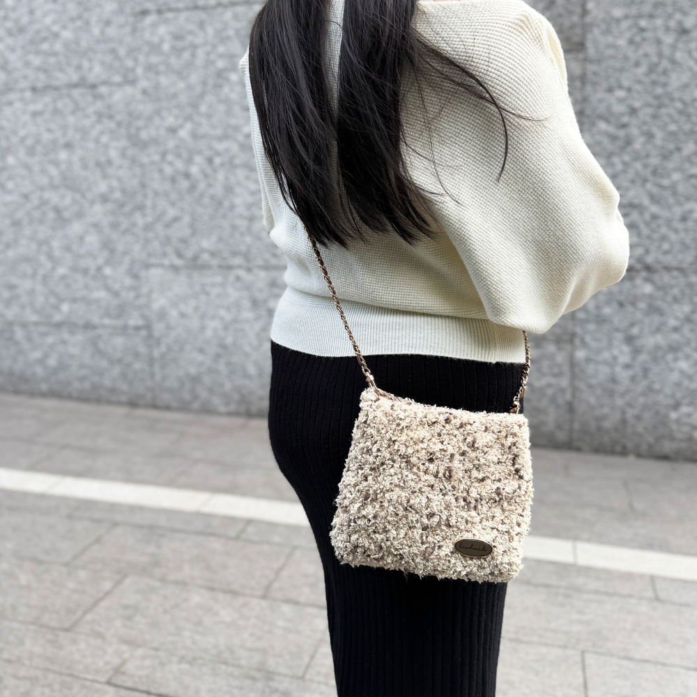 《姿物所》【羊毛毛手機包】提拉米蘇・手機包/小金球包/手工編織包-細節圖5