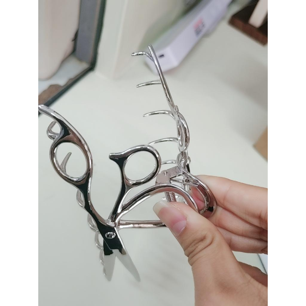 現貨 設計師原創 剪刀髮夾 剪刀鯊魚夾 金屬髮夾 髮飾品 剪刀 鯊魚夾 髮夾 時尚 流行 抓夾 禮物 創意 造型鯊魚夾-細節圖5